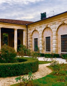 Biluthyrning & hyrbil i Vicenza