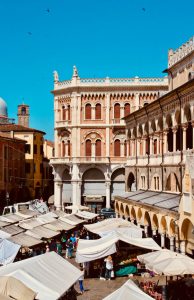 Biluthyrning & hyrbil i Padua