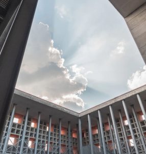 Biluthyrning & hyrbil i Modena